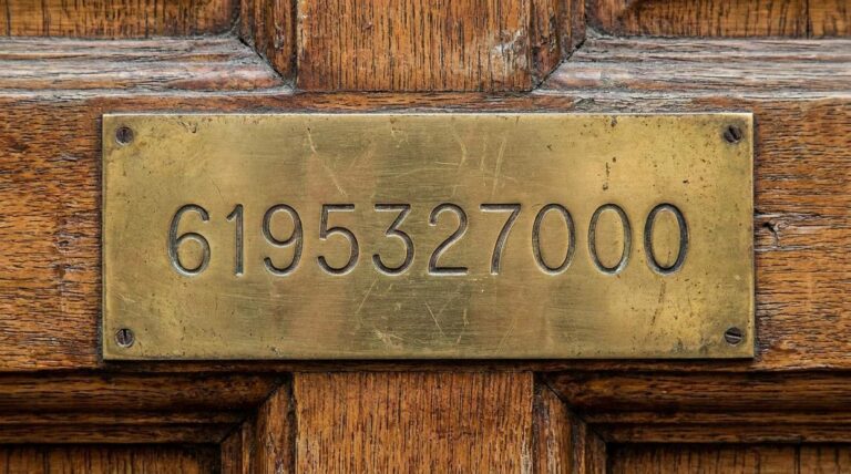 6195327000